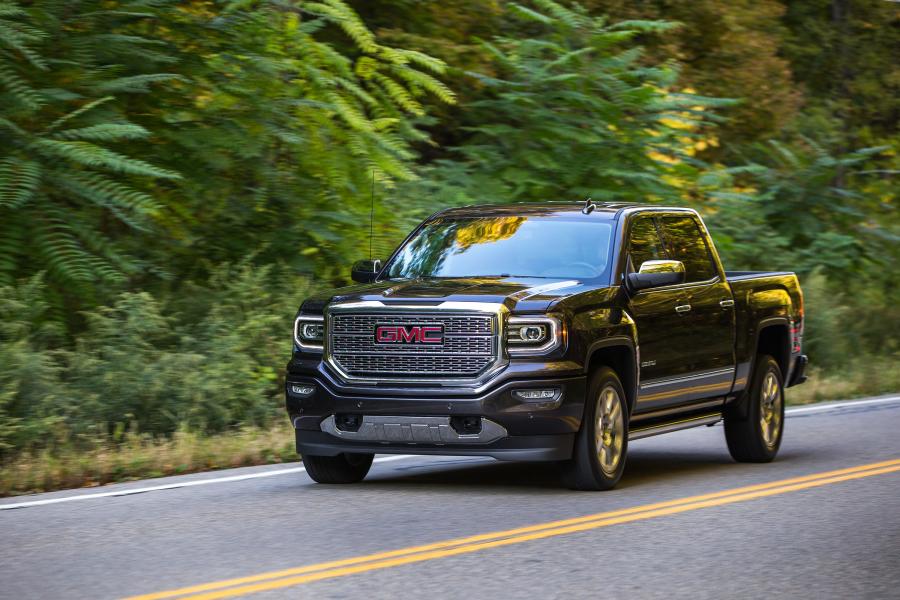  GMC Sierra 1500 Denali Crew Cab 2015 года  (фото 13 из 14)